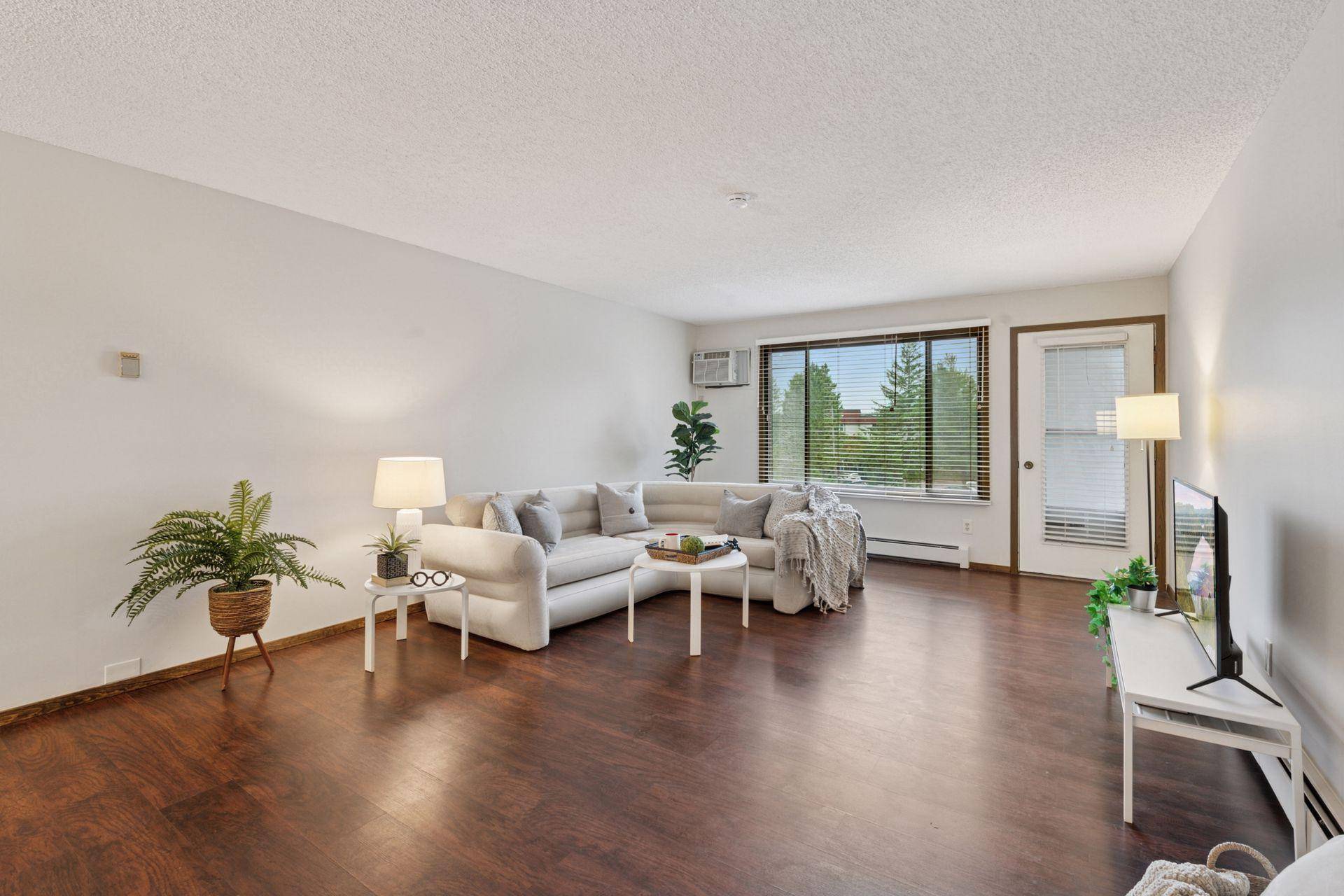 Bloomington, MN 55437,3917 Heritage Hills DR #303
