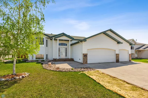 West Fargo, ND 58078,1586 Baywood DR