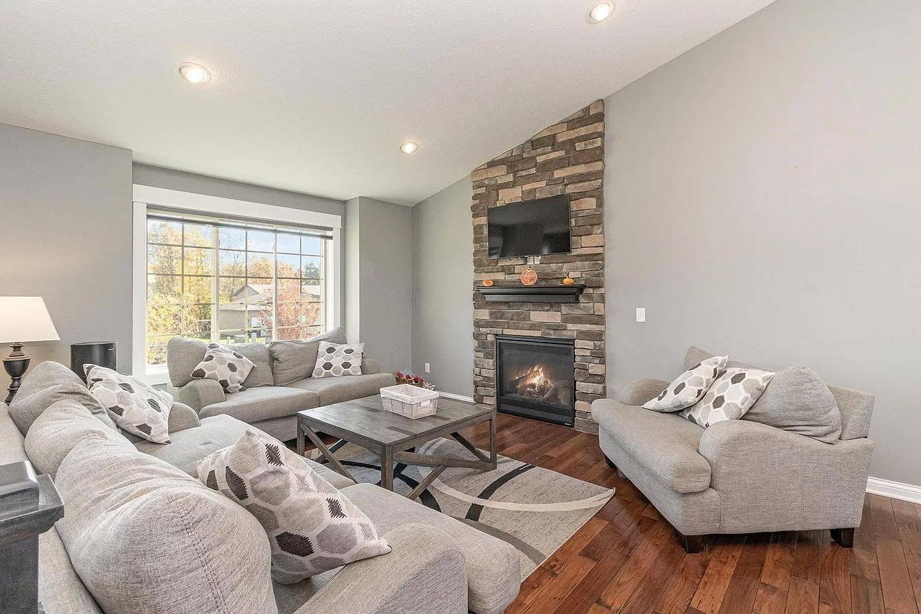 Woodbury, MN 55125,1096 Woodbury Dr