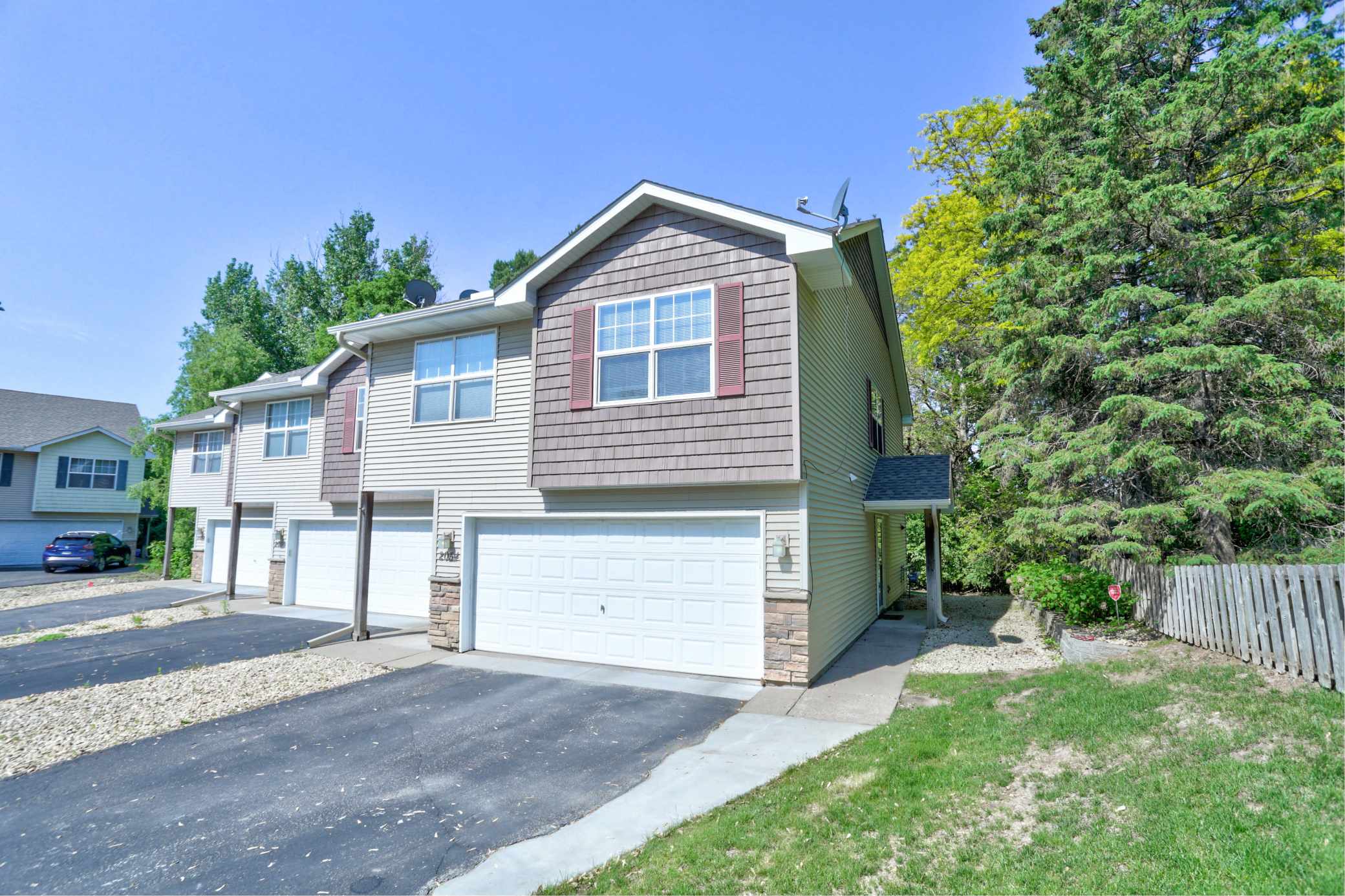 North Saint Paul, MN 55109,2054 Shryer CT E