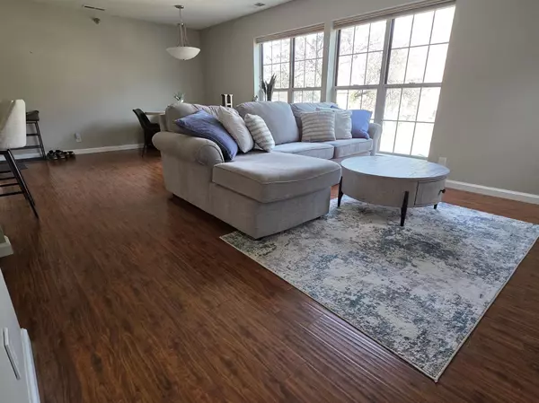 5978 Chasewood Pkwy #204, Minnetonka, MN 55343