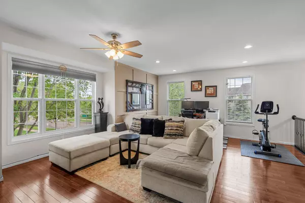 Shakopee, MN 55379,1504 Savanna DR