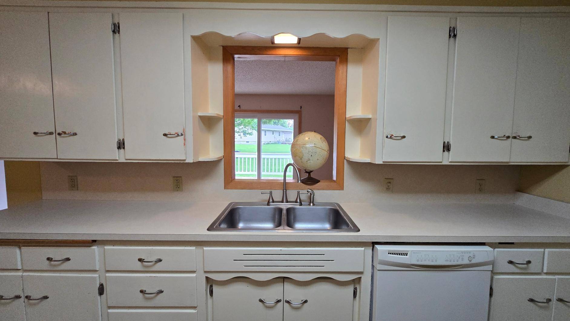 Hutchinson, MN 55350,555 Bluff ST NE