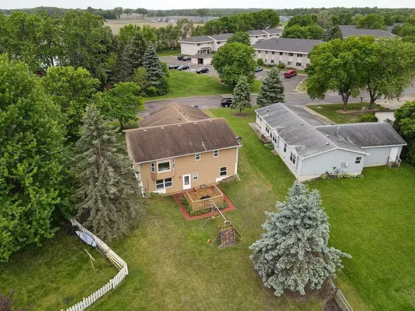 Annandale, MN 55302,210 Knollwood ST W