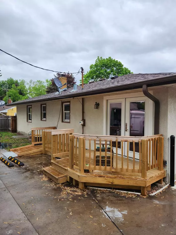 South Saint Paul, MN 55075,715 24th AVE N