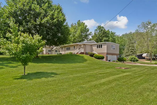 85231 Ballpark RD, Hollandale, MN 56045