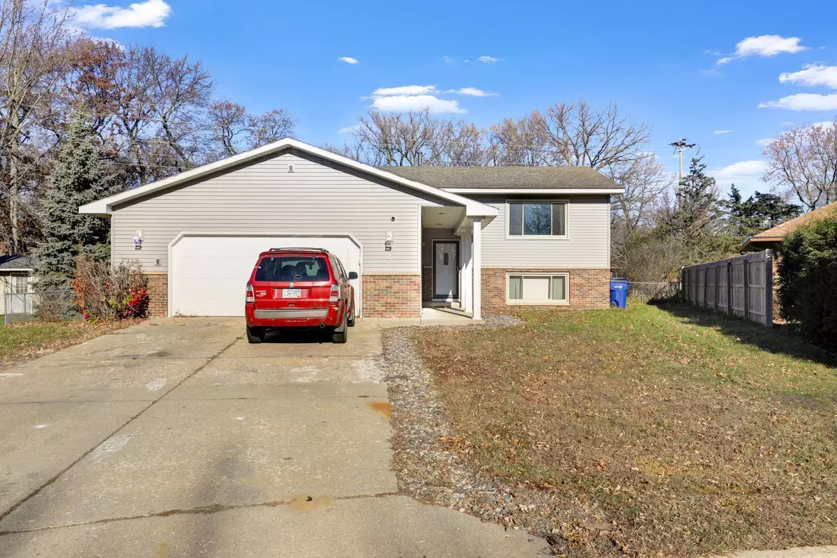 Saint Cloud, MN 56301,6 Clover CT