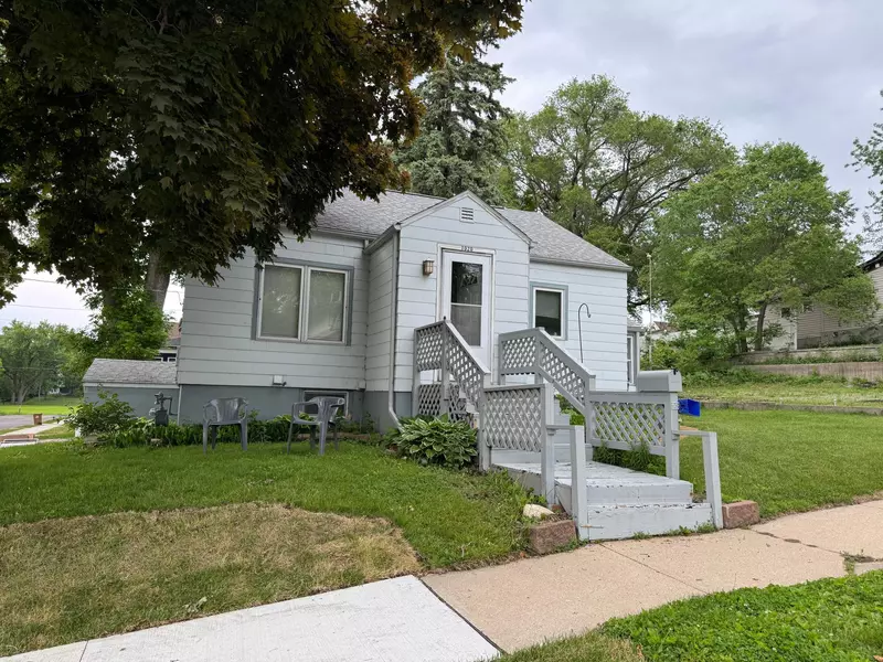 1020 Autumn ST, Albert Lea, MN 56007