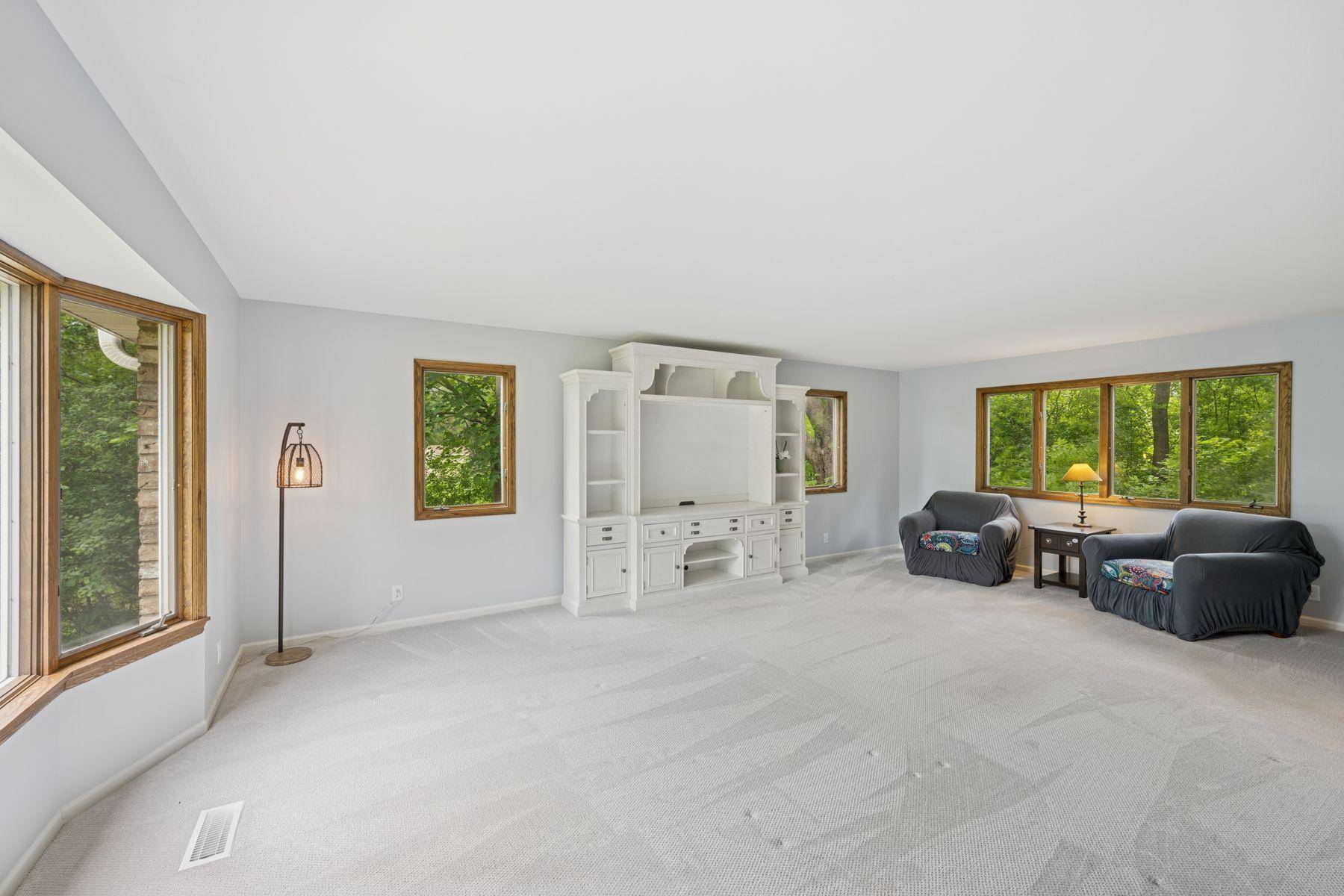 West Saint Paul, MN 55118,200 Marie AVE W