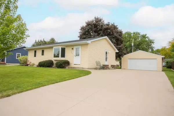 113 Linda DR, Eagle Lake, MN 56024