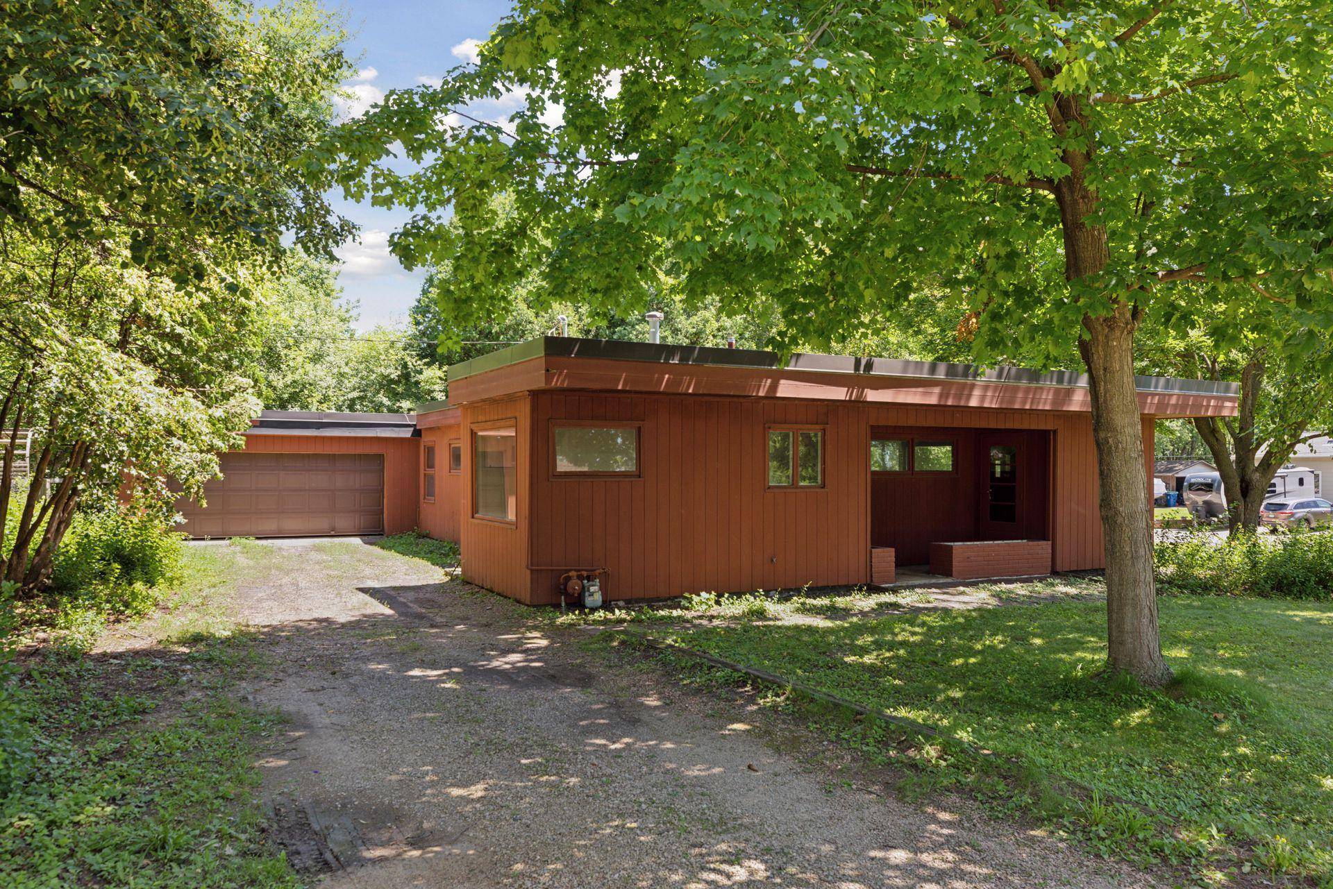 Minnetonka, MN 55305,10324 Lakeview DR W