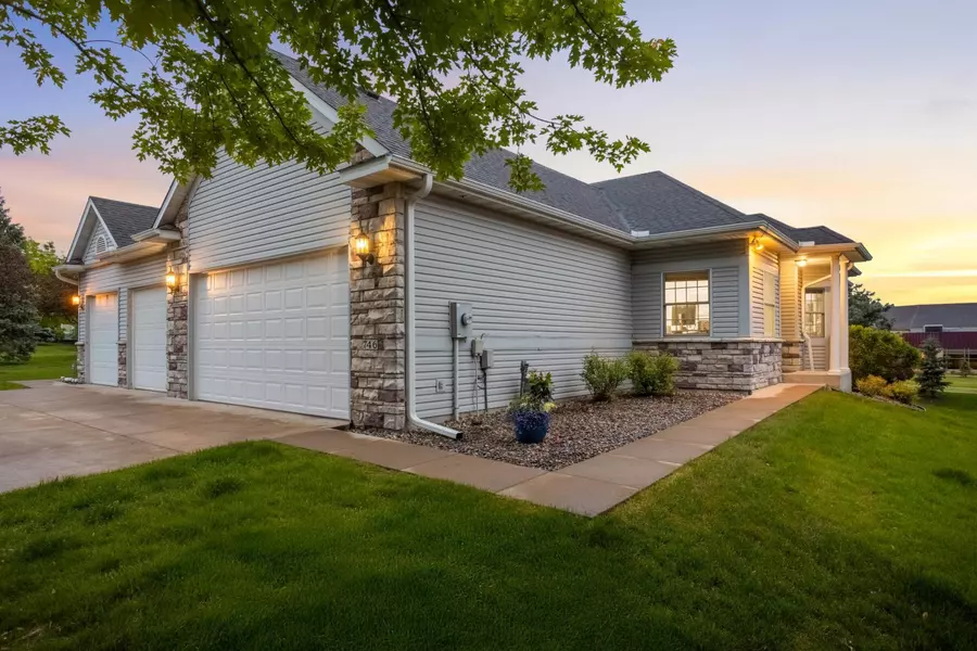746 Gilfillan LN, White Bear Twp, MN 55127