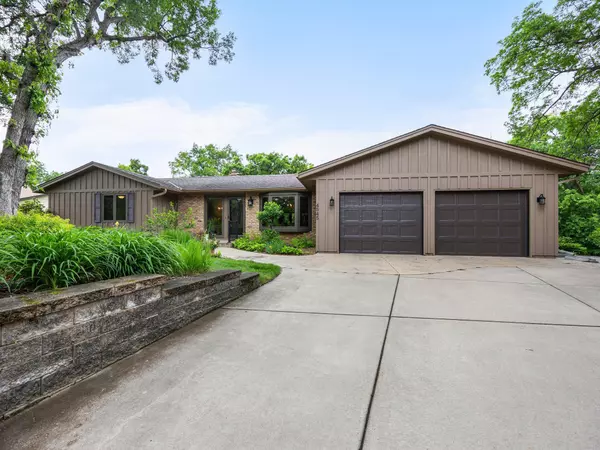 Eagan, MN 55123,4545 Ridgeview DR