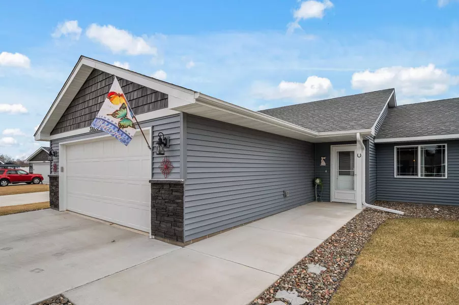 38839 Maple CT, North Branch, MN 55056