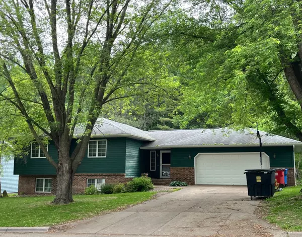 1430 48th AVE, Goodview, MN 55987