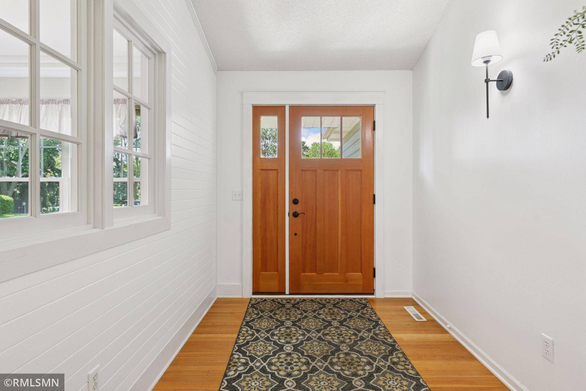 Woodbury, MN 55125,861 Autumn DR