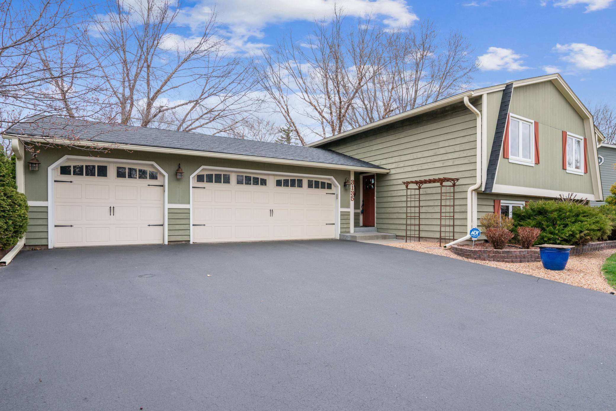 3135 Cuneen TRL, Inver Grove Heights, MN 55076
