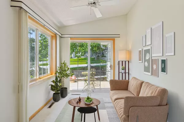 Woodbury, MN 55125,9921 Tamarack CV