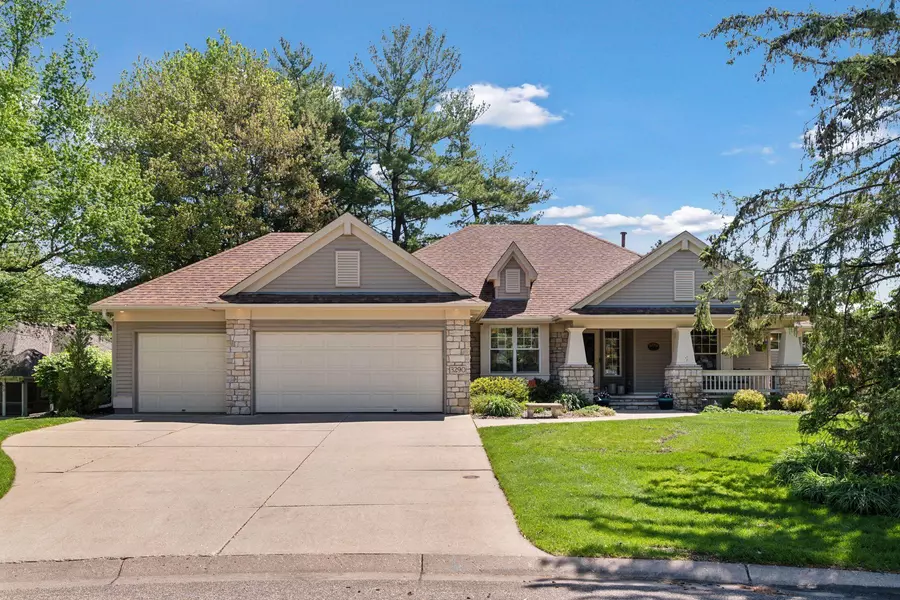 3290 Samuel CT, Vadnais Heights, MN 55127