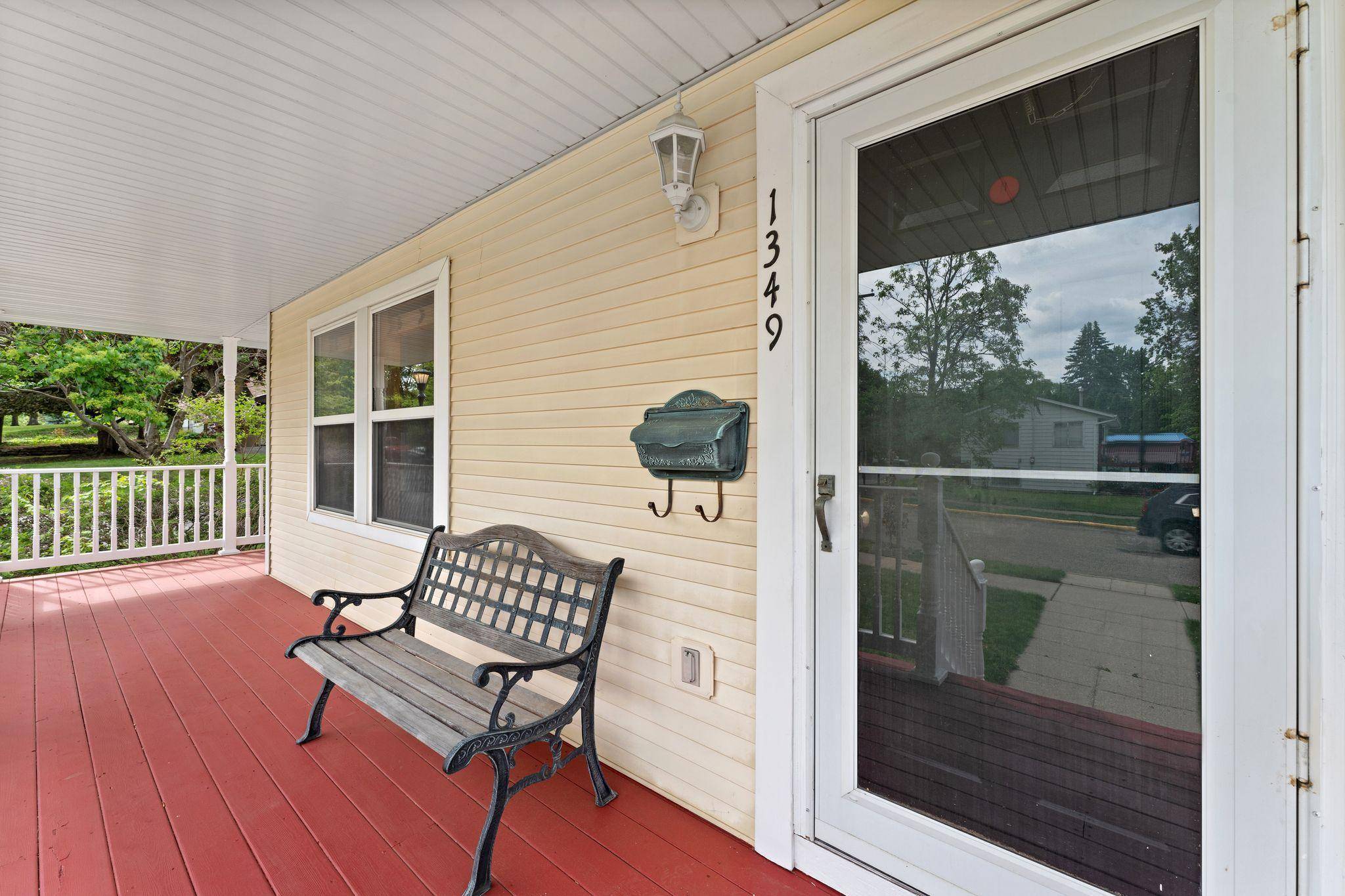 Saint Paul, MN 55106,1349 5th ST E