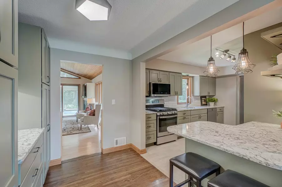 741 Sherren ST W, Roseville, MN 55113