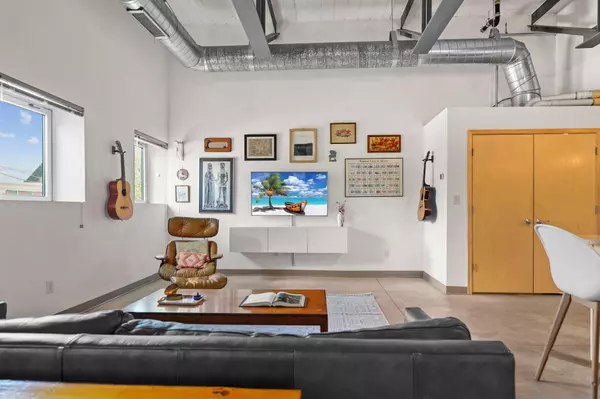 Minneapolis, MN 55404,111 E Franklin Ave #211