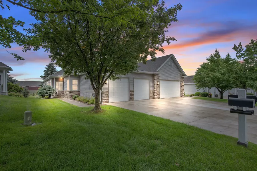 742 Gilfillan LN, White Bear Twp, MN 55127