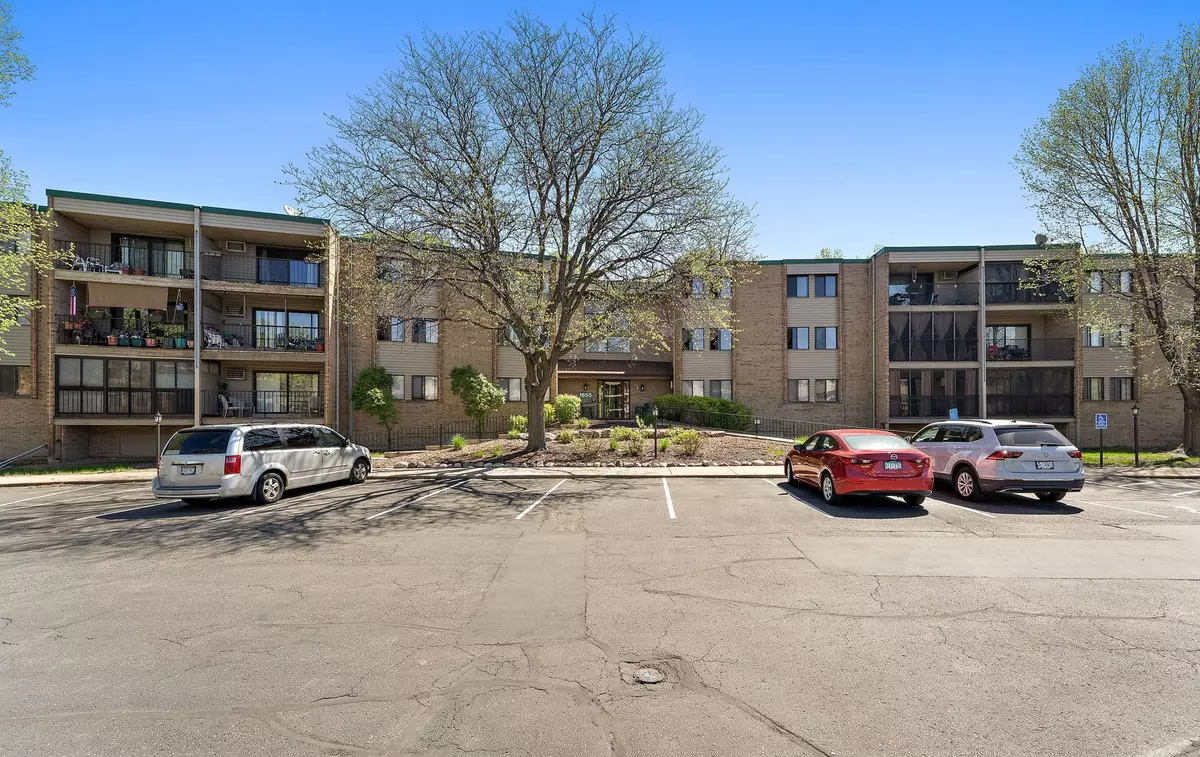 Eagan, MN 55122,1855 Silver Bell RD #321