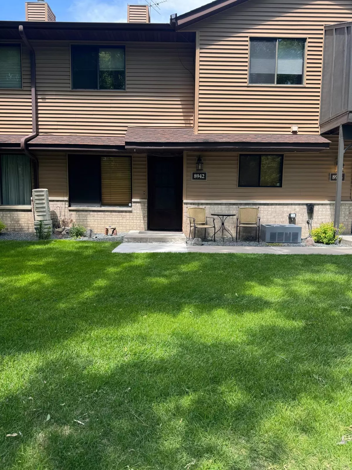 Maple Grove, MN 55369,8942 Underwood LN N