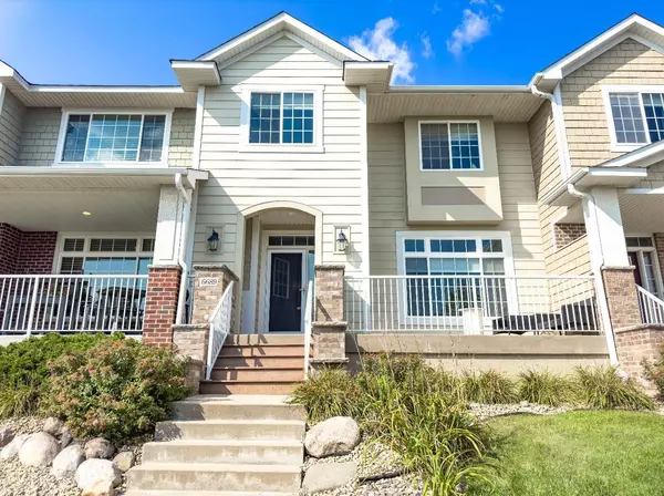 6689 Flycatcher LN, Apple Valley, MN 55124