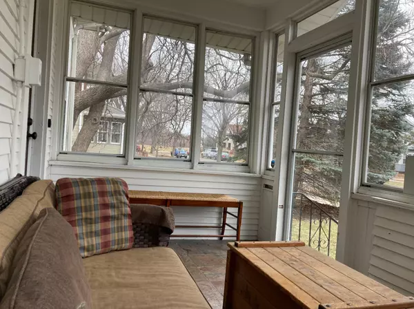 Saint Paul, MN 55106,1189 Hawthorne AVE E