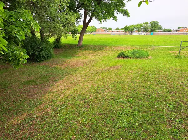 Maplewood, MN 55117,487 Roselawn AVE E