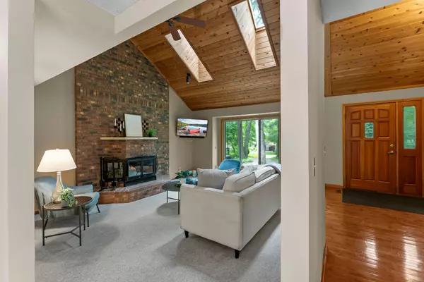 Lino Lakes, MN 55014,867 Lois LN