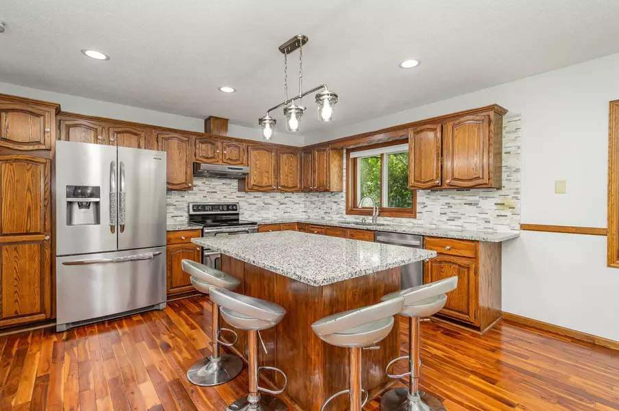 2546 Hazelwood ST, Maplewood, MN 55109