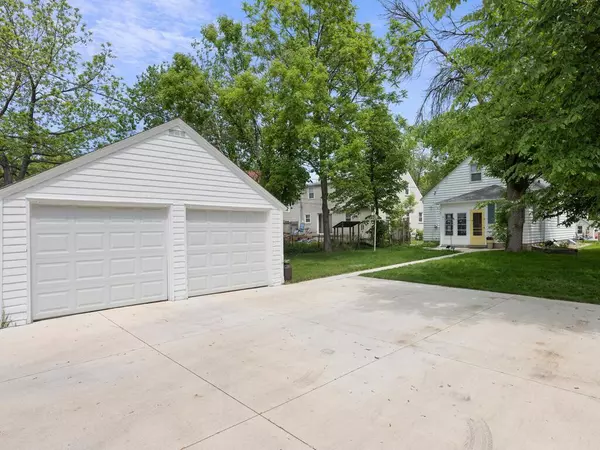 West Saint Paul, MN 55118,1033 Hall AVE