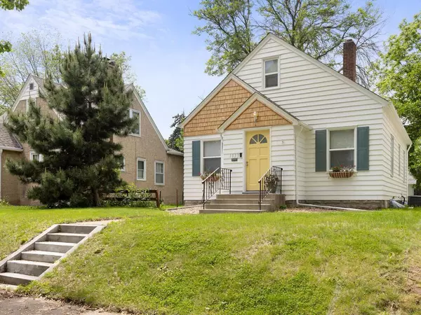 West Saint Paul, MN 55118,1033 Hall AVE