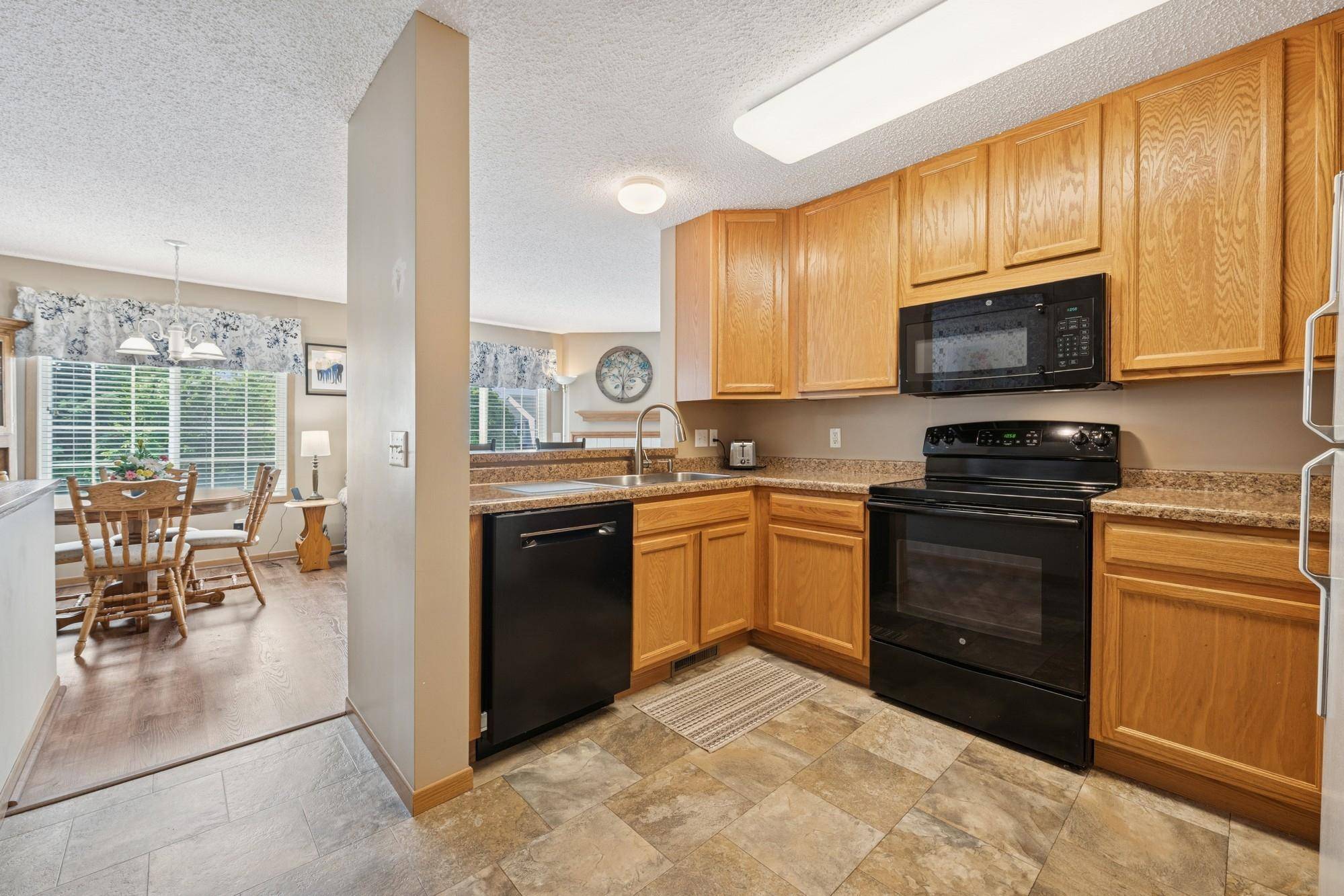 Apple Valley, MN 55124,15548 Float LN #104