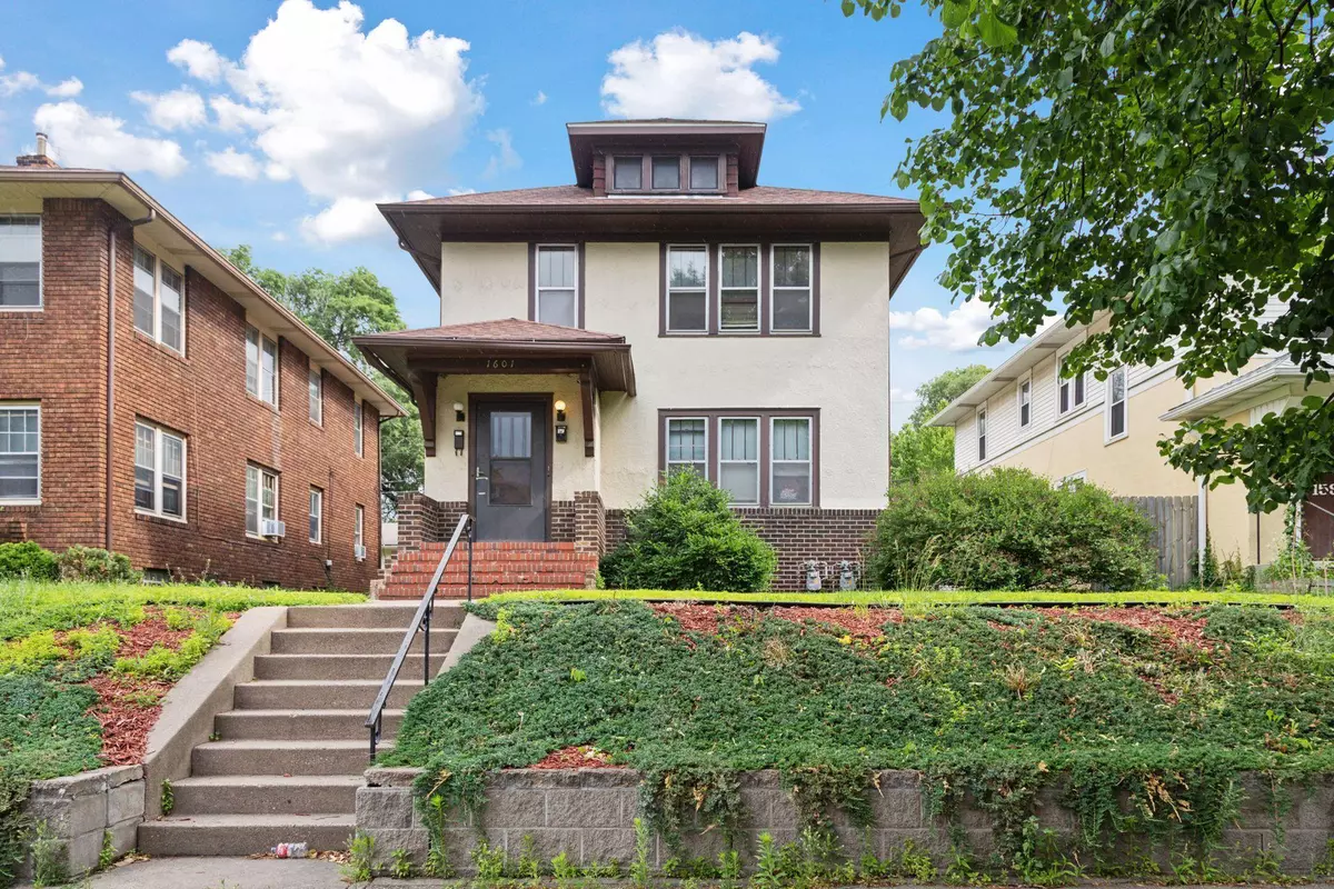 Saint Paul, MN 55104,1601 Charles AVE