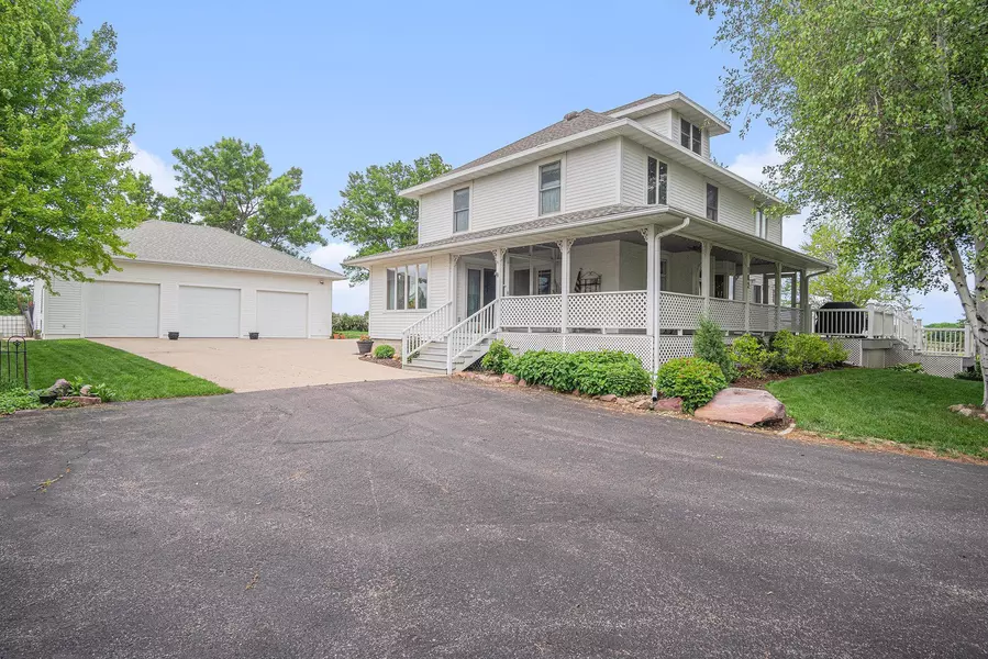 102 S Walnut AVE, Luverne, MN 56156