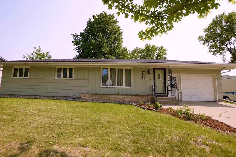 2805 12th AVE NW, Willmar, MN 56201