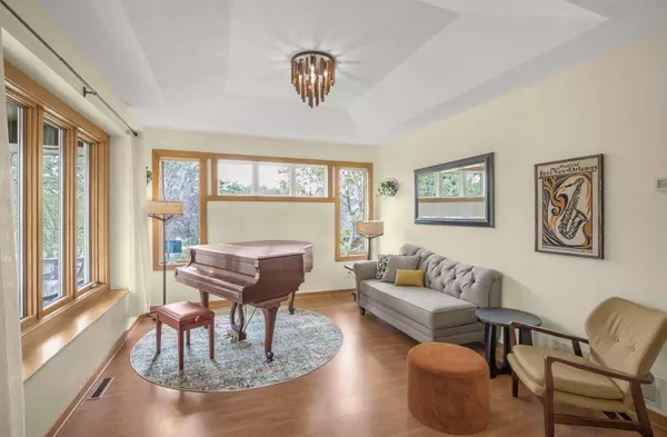 Chanhassen, MN 55317,7470 Canyon Curve