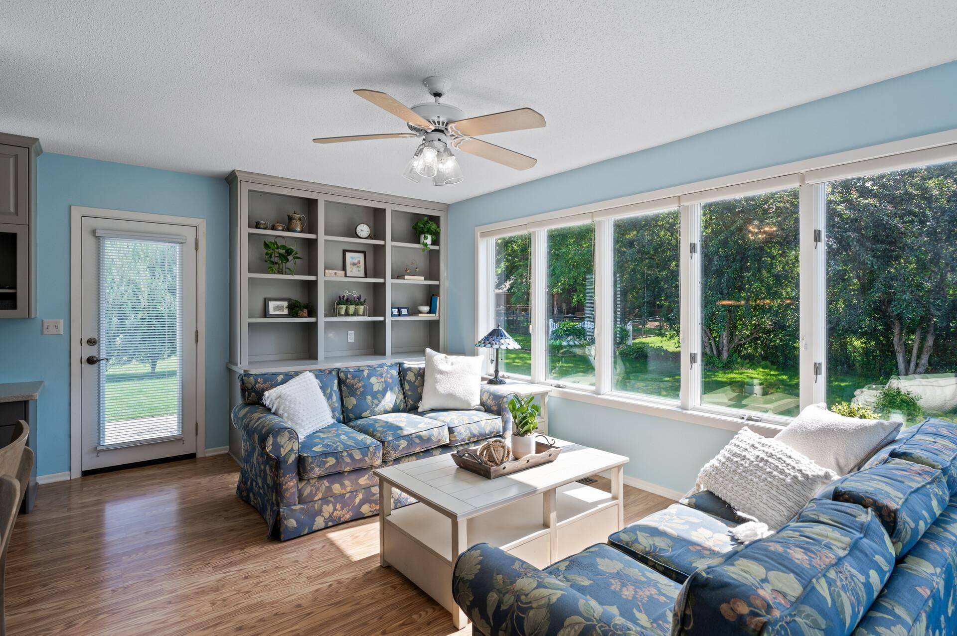 West Saint Paul, MN 55118,1902 Duck Pond DR