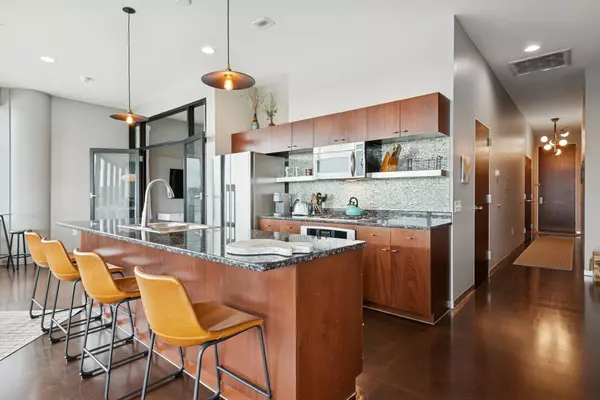 Minnetonka, MN 55343,5601 Smetana DR #517