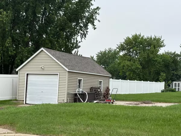 Danvers, MN 56231,104 5 ST S