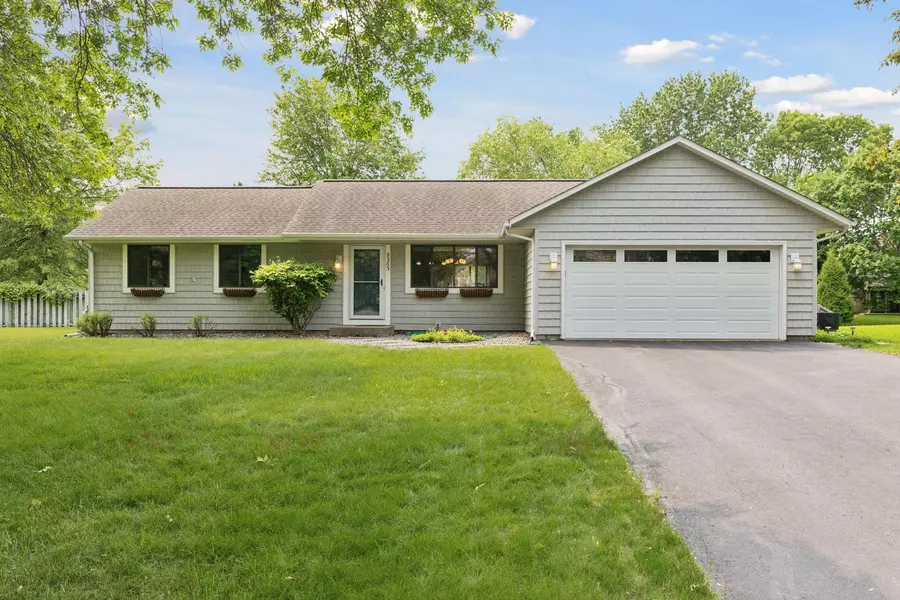 9363 Kingsview LN N, Maple Grove, MN 55369