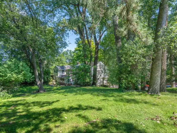 Edina, MN 55439,6600 Mohawk TRL