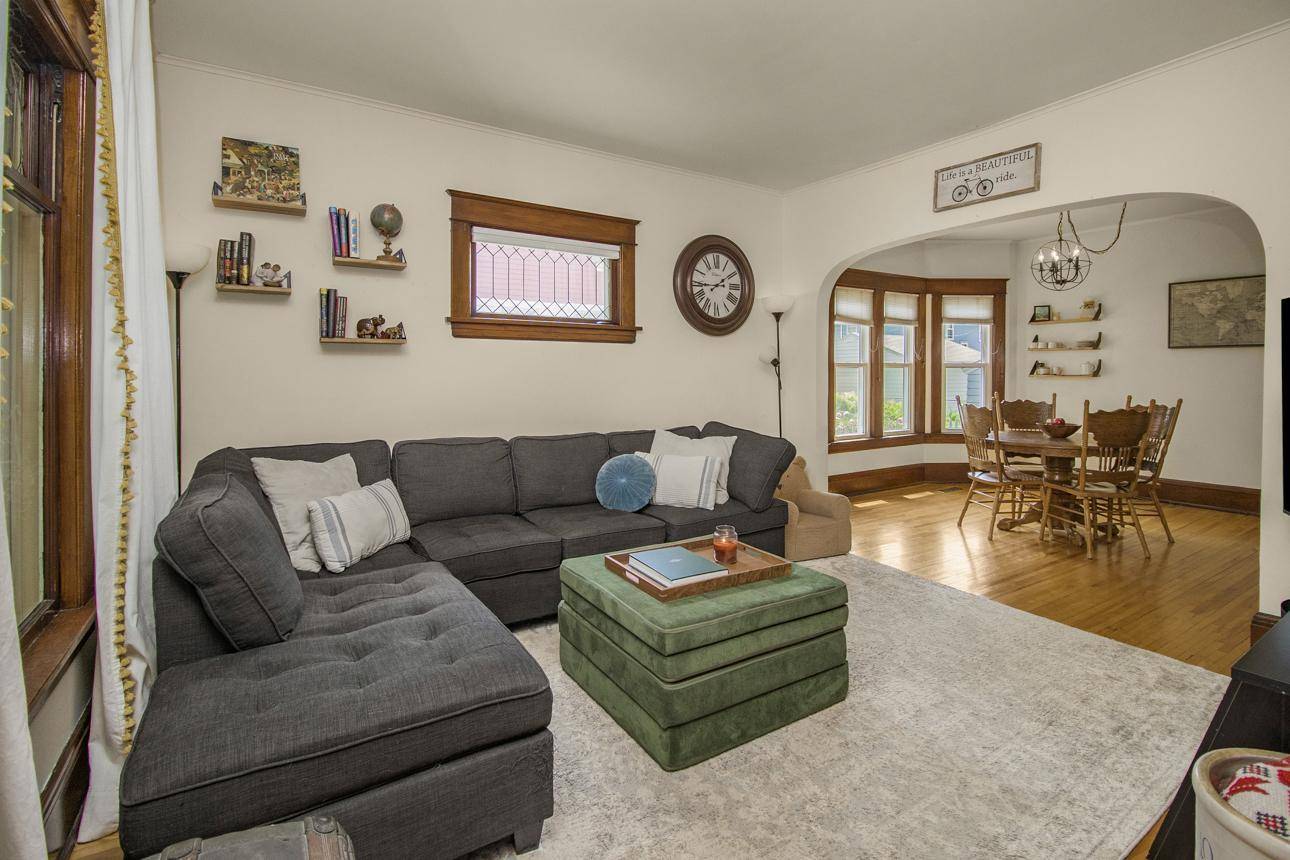 Saint Paul, MN 55103,1023 Avon ST N