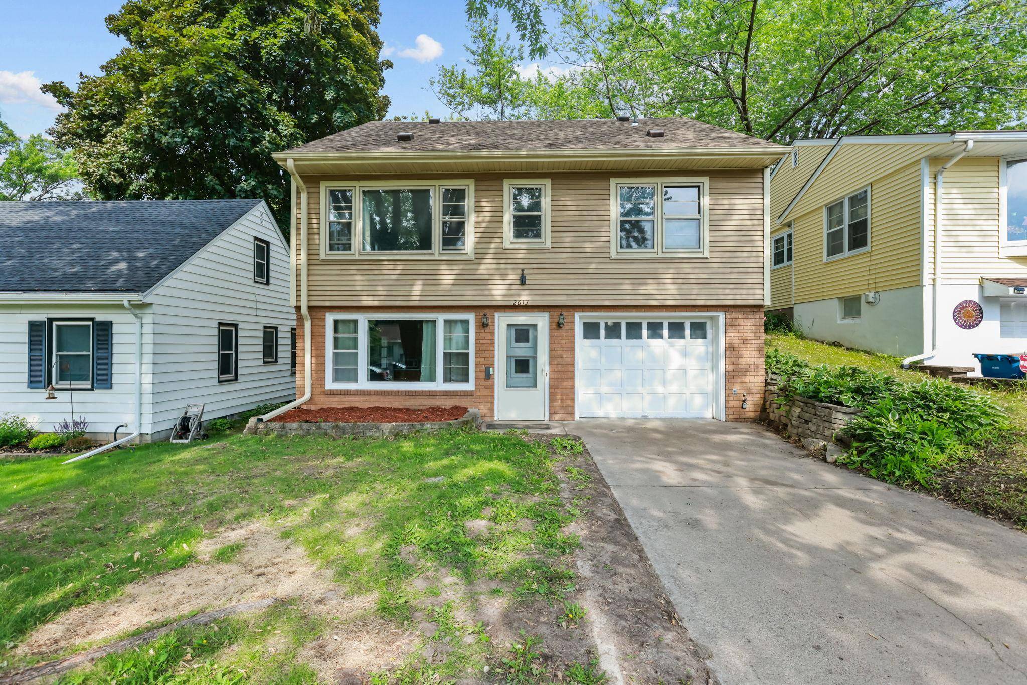 Robbinsdale, MN 55422,2613 Meridian DR