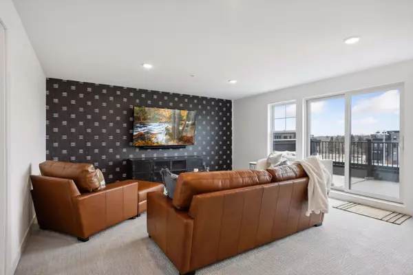 Saint Paul, MN 55116,870 Mount Curve BLVD #L