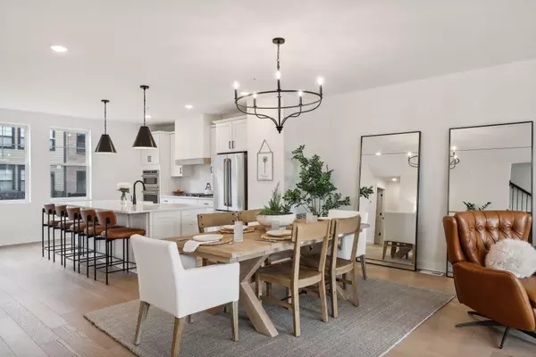 870 Mount Curve BLVD #L, Saint Paul, MN 55116